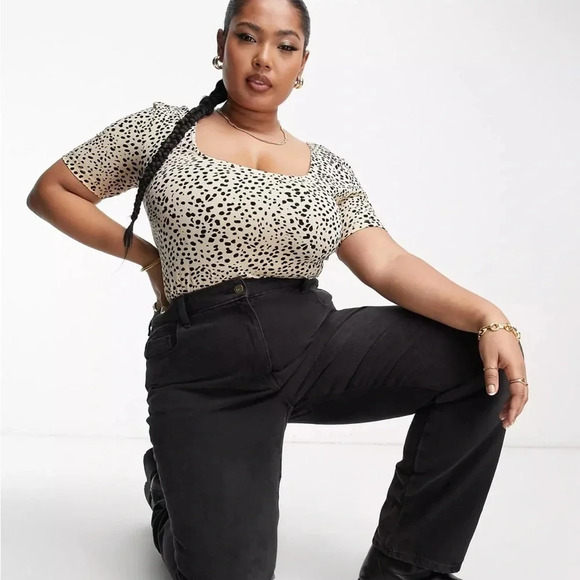 ASOS DESIGN Curve skinny fit t-shirt bodysuit in mini leopard print US 22 - Picture 3 of 4